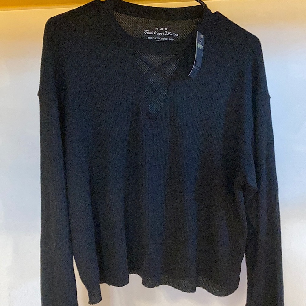 Hollister slight crop long sleeve cross over.